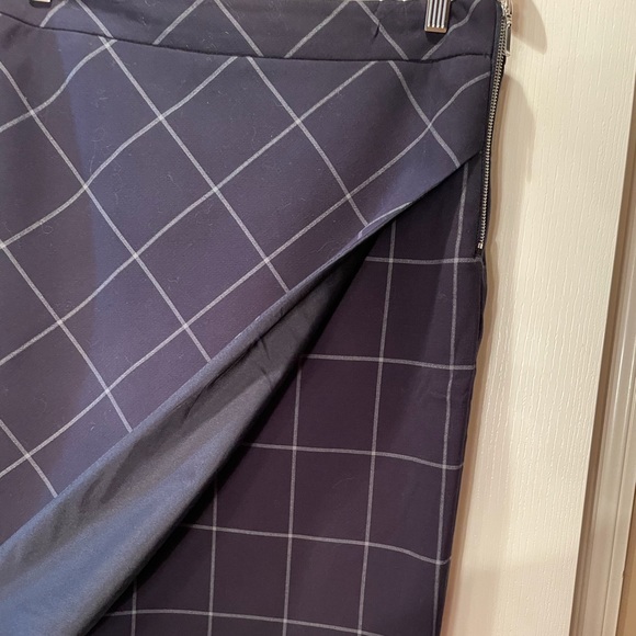 Paraphrase - Navy Skirt - Picture 2 of 6
